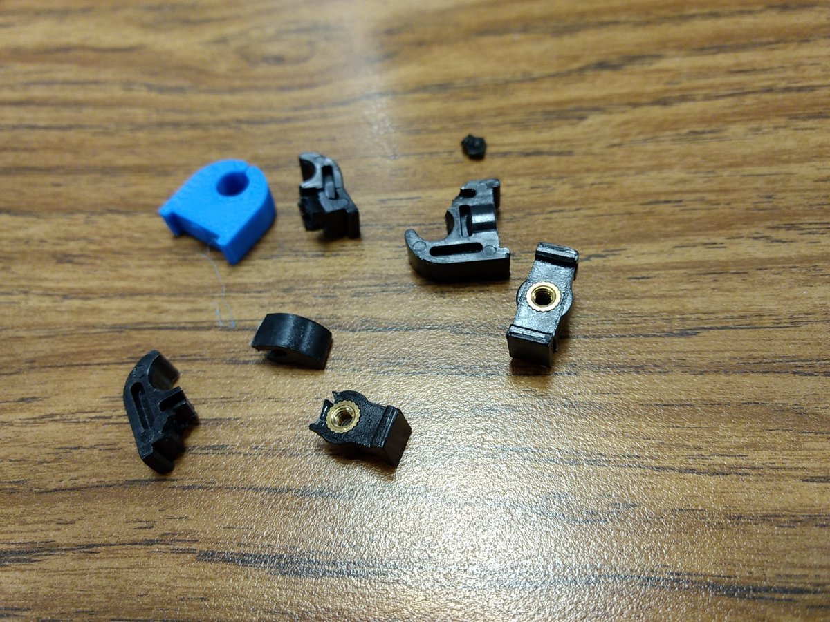 TweeterEndZnDnc's tweet image. This is the 4th time repairing the X-Axis support on our @Afinia3DPrint H400 3D Printer #shouldbemetal #customersupportfailure