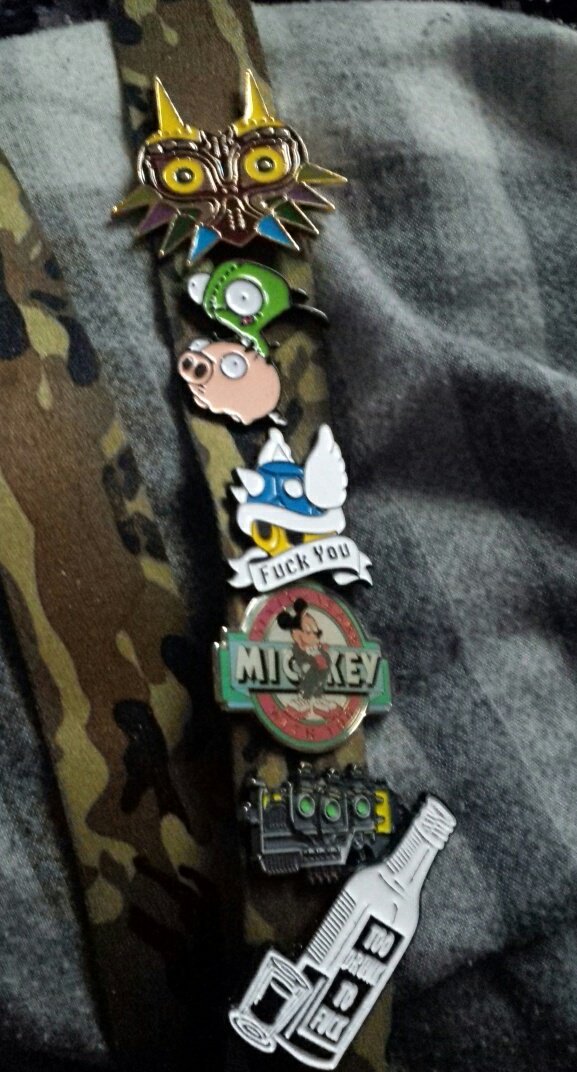 🎧: I... love pins... I need more. Sure I just wasted 29 or so dollars on even more pins but I need them;;