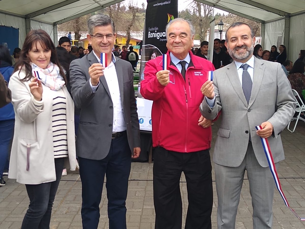 TrabajoBiobio's tweet photo. [En Santa Juana📍] 📣📣📣📣 #FERIALABORAL 👨🏿‍🏭👩‍🍳👩🏼‍🌾👩🏻‍⚕️👩‍💼👨‍💼👷🏻‍♂️el Seremi @CJaraBioBio junto al director del @SenceBioBio @Aliaga_Biobio inauguraron la feria laboral de la comuna donde ofrecen 200 puestos de trabajo, además de 150 cupos de capacitación #ChileEnMarcha #BioBioEnMArcha https://t.co/KT1P2avjfk