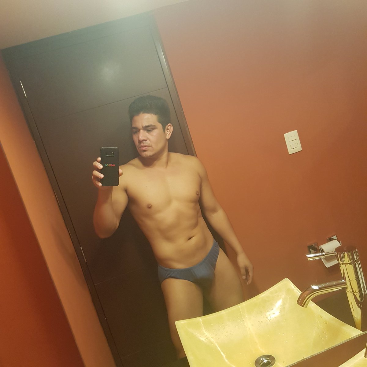 HugoRod02452729's tweet photo. Buen dia 🤤 https://t.co/mhzmsXuLaL