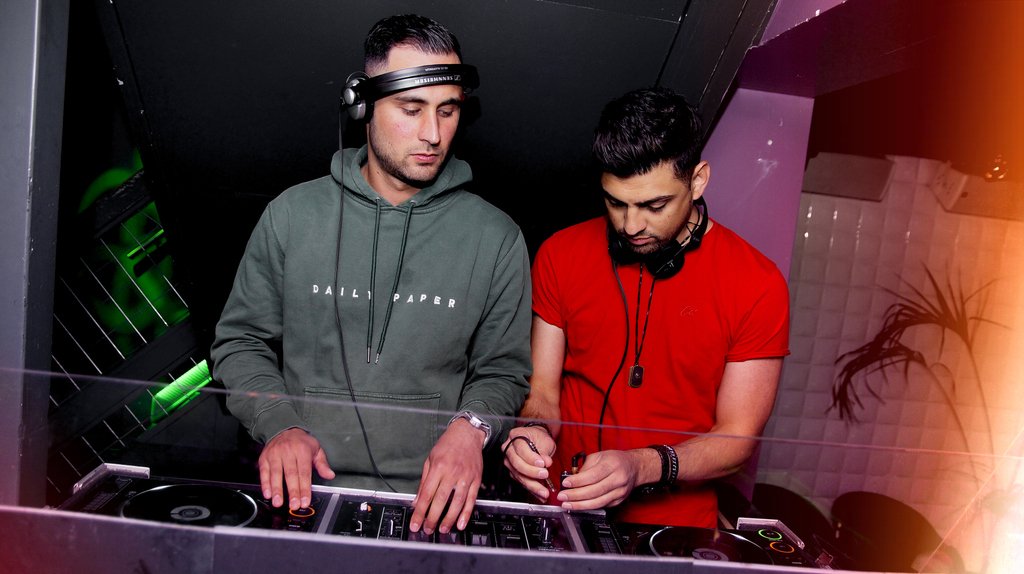 What are your plans this weekend?? 🍾🎉

 #backsnap #backsnapmusic #weekend #vibes #party #festival #club #dj #duo #go #hard #friends #fun #dance #drinks #moombahton #edm #dancehall #latin #instadaily #instagood #smile #love #summer #night #team #brothers