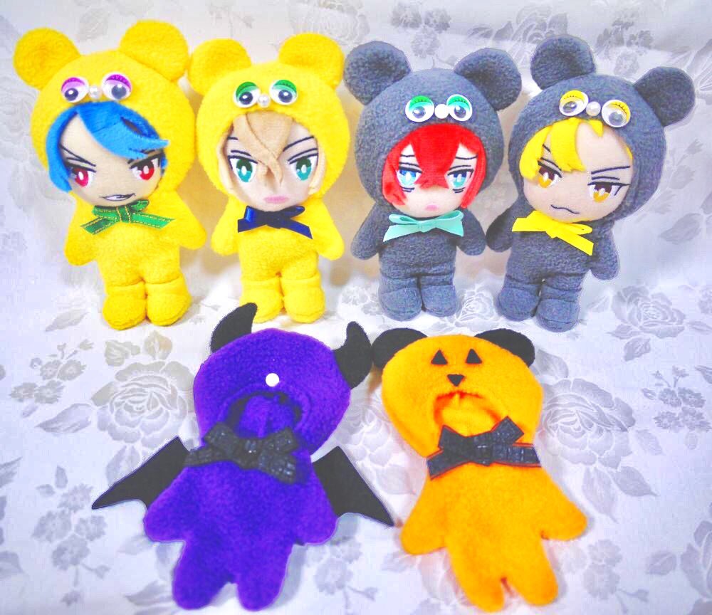 chirachira0623's tweet photo. 【10/14 CLBお品書き1】
ぬい着ぐるみ🐻
プライズぬいにジャストサイズで作りました☺️
13色、��タイプ3種(🐻😻🐰)アイパーツはお好きな色2つお付けします👀リボンはランダムに付けてるのでお気に入りの1着を選んで下さい☺️
#ヒプマイ手芸部
#あなたのヒプぬいが見たい
#CLB5
#CrazyLyricBattle5 https://t.co/xF03MDeLGl