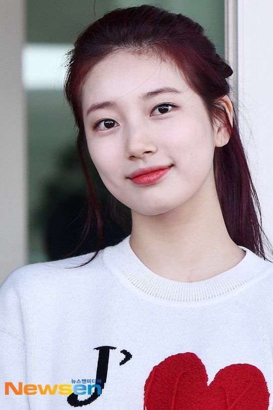 MieraZyofficial's tweet photo. You're grow up so beautifully. Thanks for born Queen Bae 
HBD ❤

#FirstLoveSuzyDay 
#HappySuzyDay https://t.co/AWjkVS16we