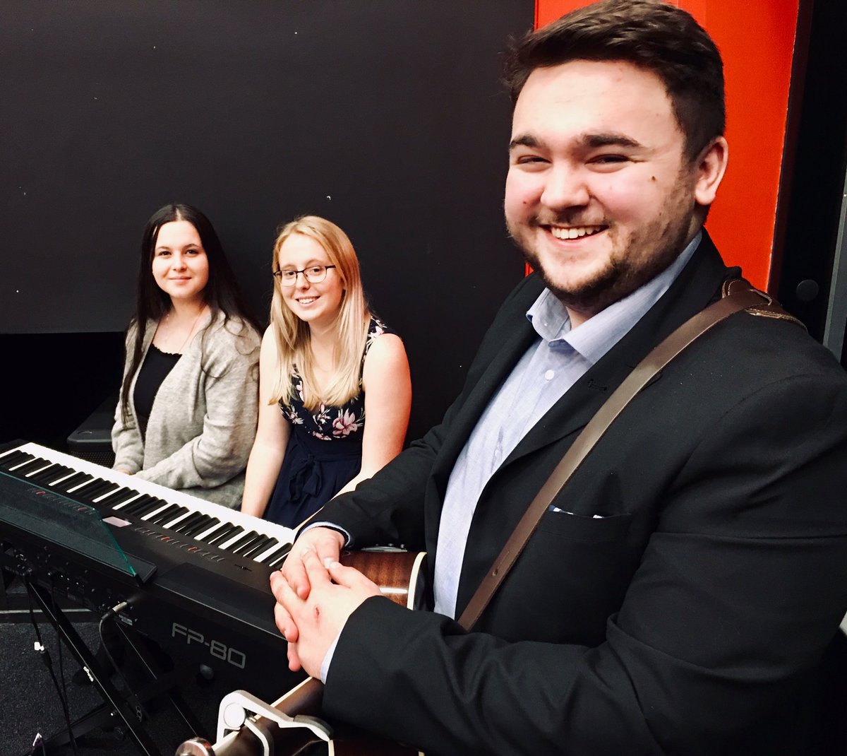 UniLincolnMusic's tweet image. Some of our smiling third years performed to open Unlocking Creativity with Alan Bishop from @Creative_Fed today. We learnt that the creative industries in the UK contribute more to the economy than automotive, life science, aerospace, oil and gas combined: that’s #WhyArtsMatter.