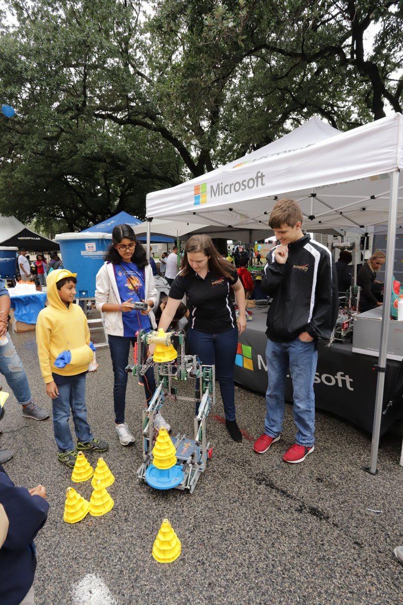 EnergyDayFest's tweet photo. Win big with the #Xbox prize pack raffled off by @MicrosoftStore! Join us at #EnergyDay on Oct. 19 to learn about computer science careers, test robots and enter to win. https://t.co/jnWmWvRn6w