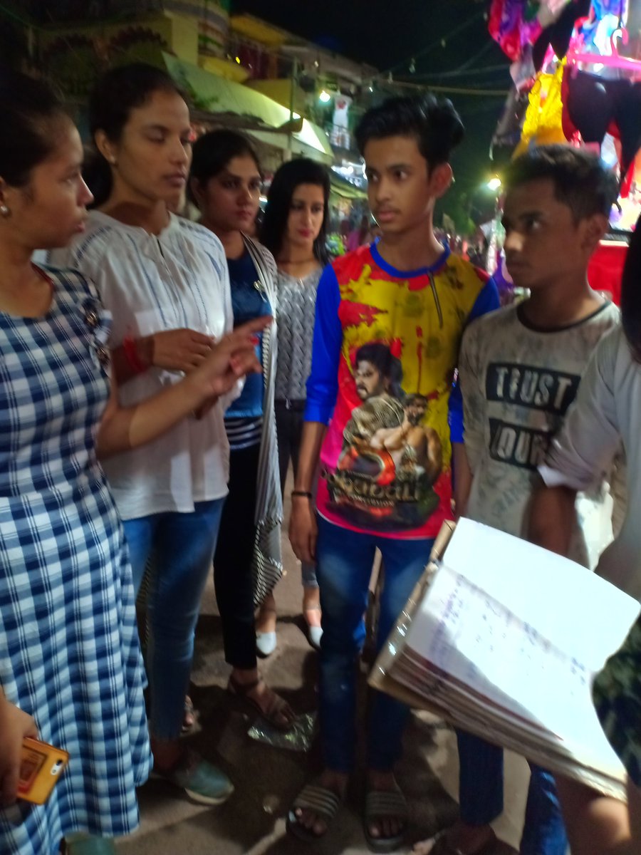 Varshapolice's tweet photo. Zonal Anti Romeo team dwara sisamau market , bda chaurahe wa Z-square Mall k pas sohdo ki nigrani krte hue zonal record me naam note kr hidayat di gai.@PremPrakashIPS @adgzonekanpur @Uppolice @igrangekanpur @kanpurnagarpol @News18UP https://t.co/94WFfYHoOn