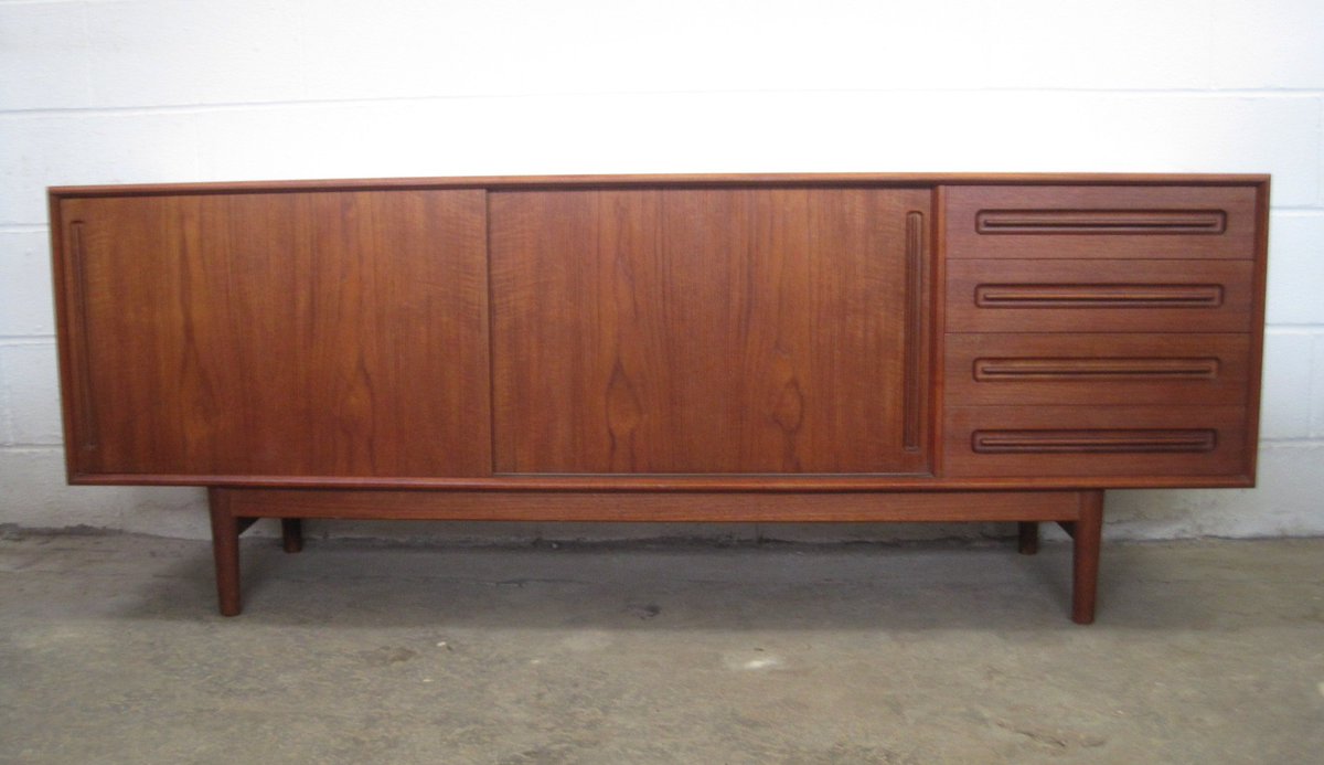 MattFragile's tweet photo. Hand made cabinetmaking at its best, this solid teak #Danish #Brutalist #Bordum&Nielsen sideboard will be with us @modernshows #HaggerstonSchool this Sunday 10-4. #StorageSolutions #ArneVodder
Head to https://t.co/3cuEdS2muz for discount tickets and FREE 3pm tickets. https://t.co/UdktP9Erdx