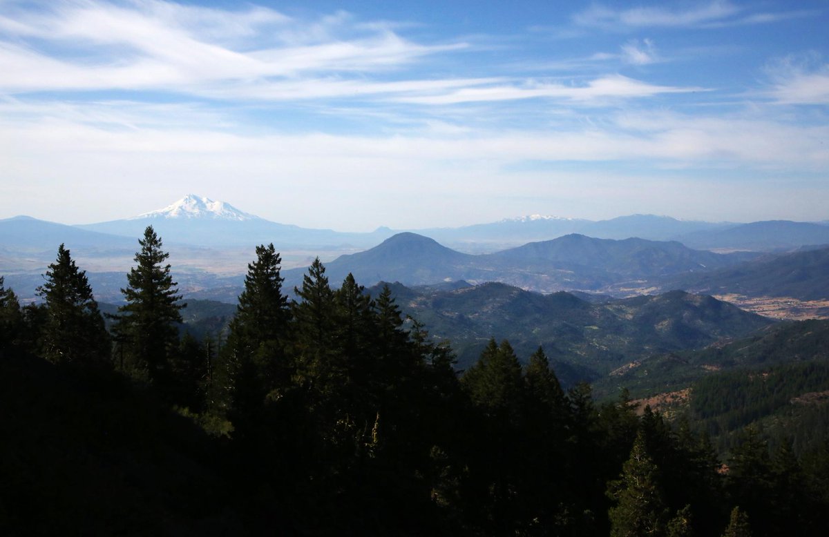 Oregonian's tweet photo. New hiking trail in southern Oregon connects Oregon Caves to Cascade-Siskiyou https://t.co/blPhfTwiGi https://t.co/i6rwen2Ipr