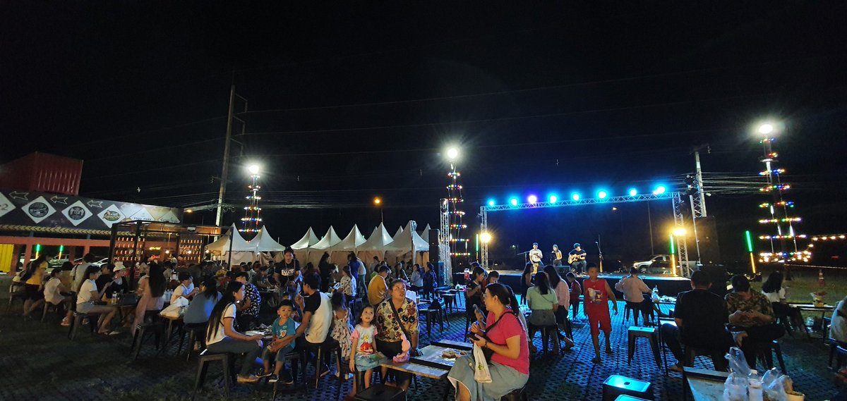 finthemarket's tweet photo. ฟิน มาร์เก็ต วันแรกของหนองคาย คือจีย์มากๆ
คนเยอะมากๆ ใครยังไม่ได้มาฟินด้วยกัน รีบหน่อยน๊าาาา #FinHouse #FinMarket #CHICCHICMarket #FinNongKhai #รีวิวอีสาน #รีวิวหนองคาย https://t.co/9aWbtjDQxI