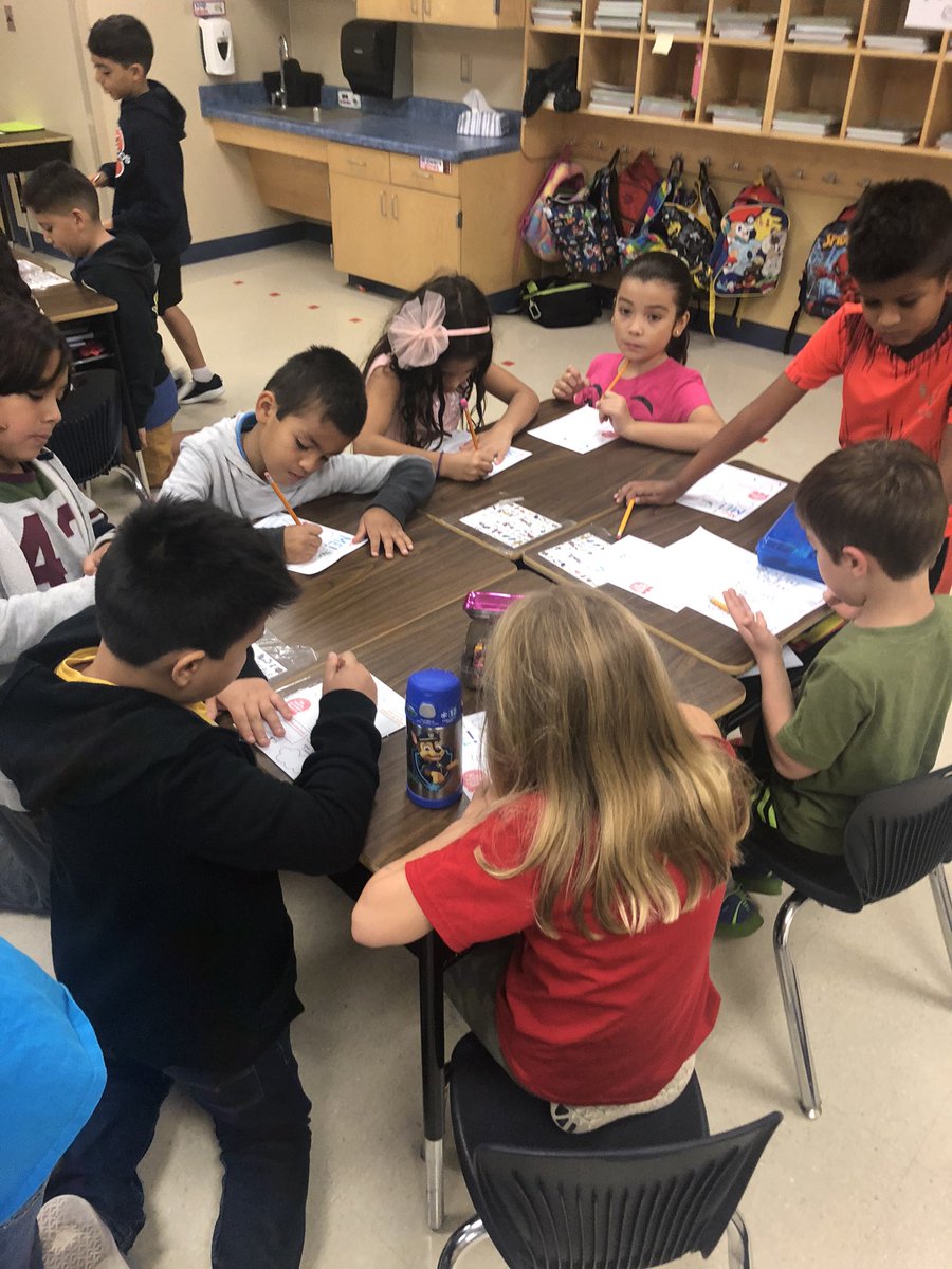 mslunasclass3rd's tweet photo. Spending quality time with our buddy class 💛🐝 https://t.co/qRzo2jeh0x