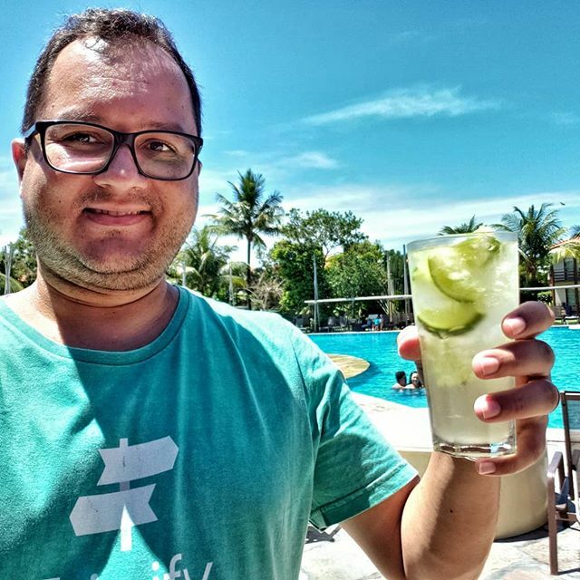 OsTuristasBr's tweet photo. Última caipirinha da viagem. Em ritmo de despedida. Um brinde a todo time do Tripify (@usetripify). E um grande abraço a todos que nos acompanharam durante mais essa viagem.
Valeuuuu!
・・・
#osturisras #viagem #tripify #PraiaDoMutá #PortoSeguro #Bahia … https://t.co/A7mlUt43yH https://t.co/eQNcc0scoz