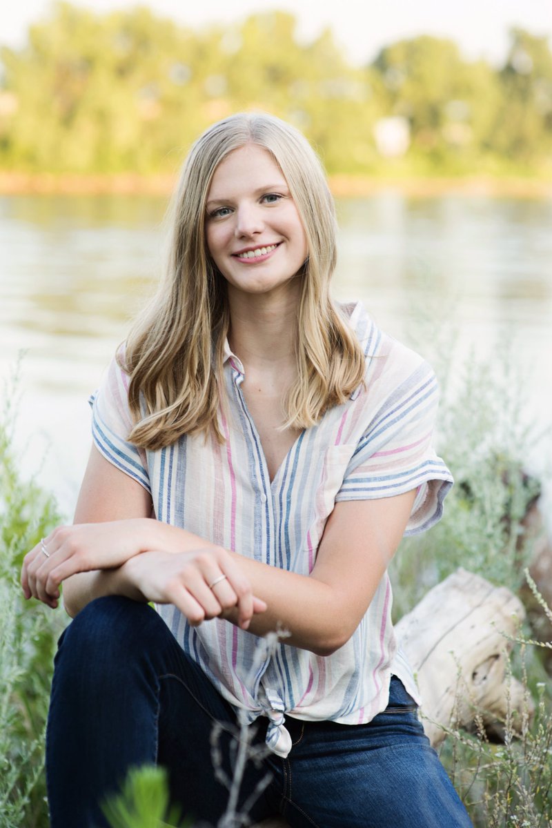 🚨 Senior Spotlight 🚨 
When asked to leave a piece of advice to underclassmen Lauren Kettler said, “Sleep is very important, so do not procrastinate!”
Lauren, thank you for all of your hard work over the years! 
Come celebrate Lauren and all seniors next Tuesday at Senior Night!