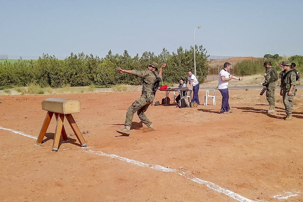 FUTER_ET's tweet photo. Las patrullas representantes de la Brigada de #LaLegión @EjercitoTierra (X Bandera. y Caballería) obtienen un magnifico resultado en el Campeonato de Concurso de Patrullas celebrando en Botoa (Badajoz); primer y cuarto puesto de la clasificación. https://t.co/2Fie1sYYBC
