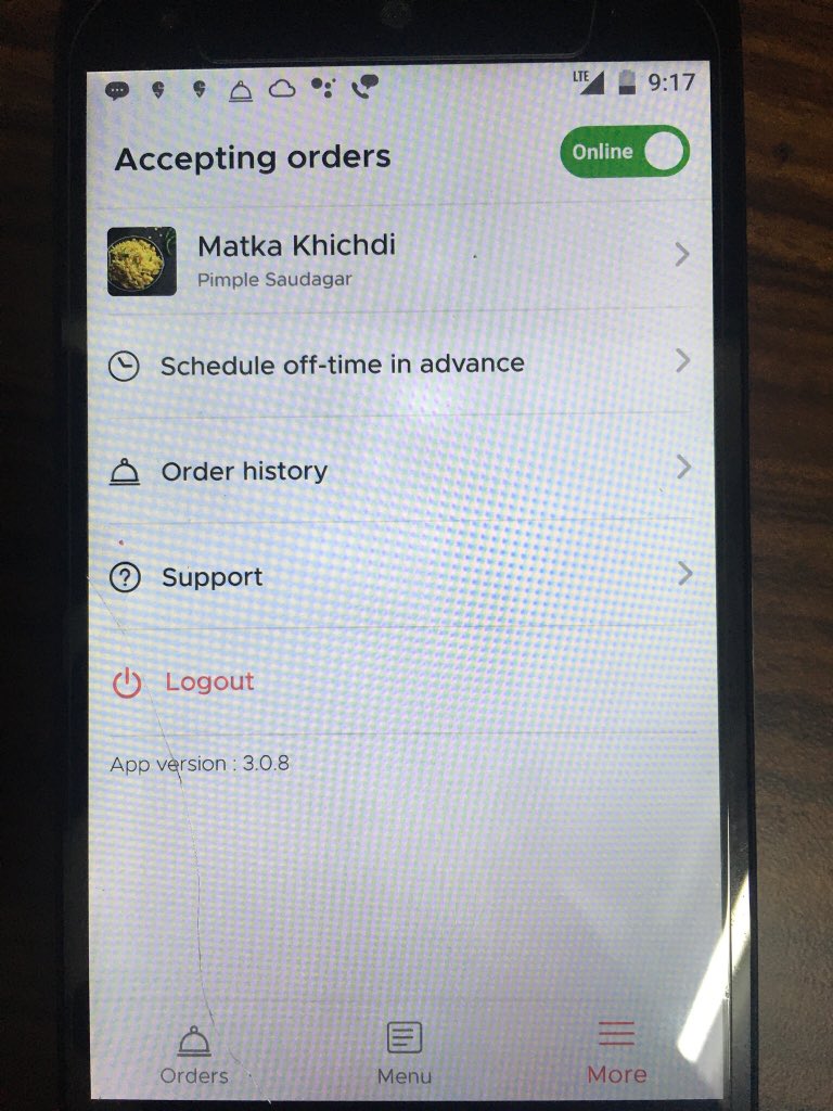 pranav2787's tweet photo. @ZomatoIN if you don’t have resources to deliver, then show some courage and take a blame on yourself. Don’t show restaurant is ‘closed for ordering’. We are here and ready to serve when we are online. #patheticservice https://t.co/cQW5bem1Q0