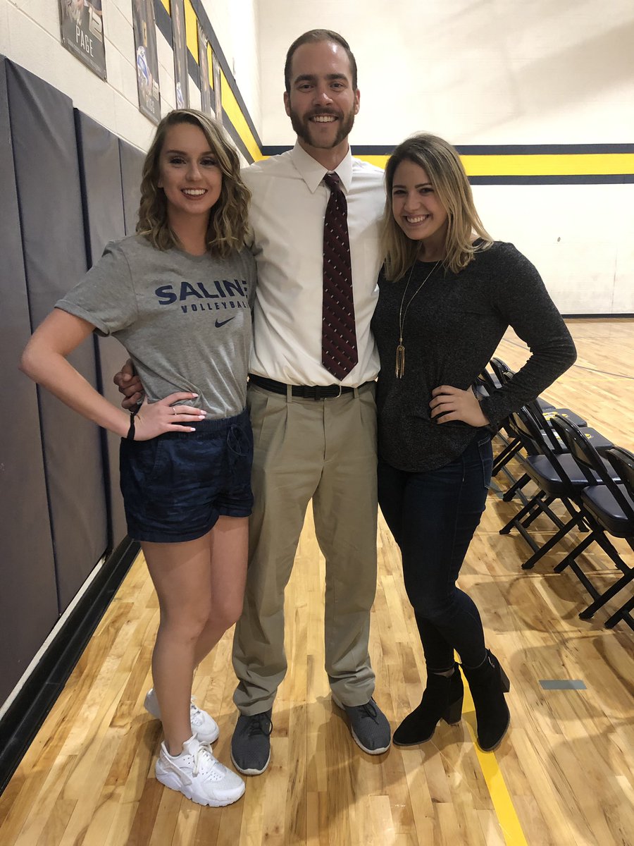 CoachRachel3's tweet photo. Thankful Siena brought me these amazing friends and fellow coaches @bizonk13 @HOBBST3N https://t.co/DtuikbGWsn