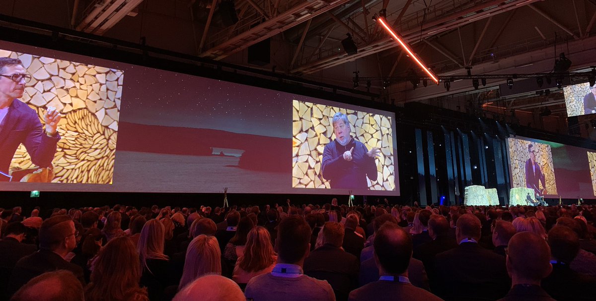 Hoikkala's tweet photo. @stevewoz at @NBForumHQ :"Jouduin menemään Berkelyn yliopistoon salanimellä Rocky Raccoon Clark" Huikea nero ja innovaattori, vaikka surkea salanimen keksijä 👏#NBForum2019 #innovaatio #rockyraccoon https://t.co/4OphLVnc7S