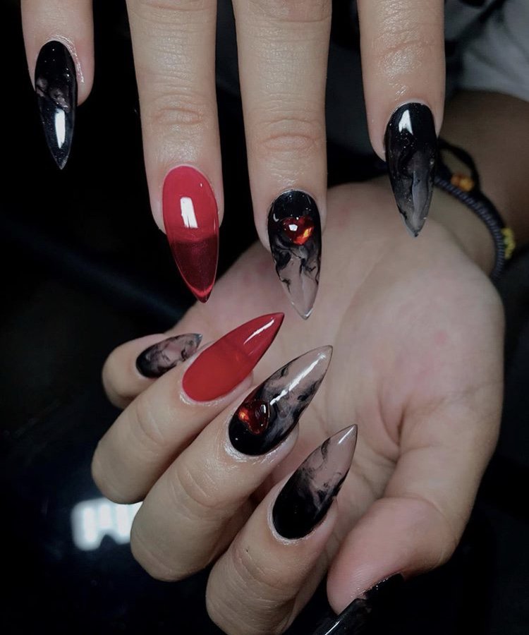 inmnails's tweet image. Up in smoke with @ayanexbeauty ✨ Hermosas unas! #nailart #halloweennails #art #guadalajaranails