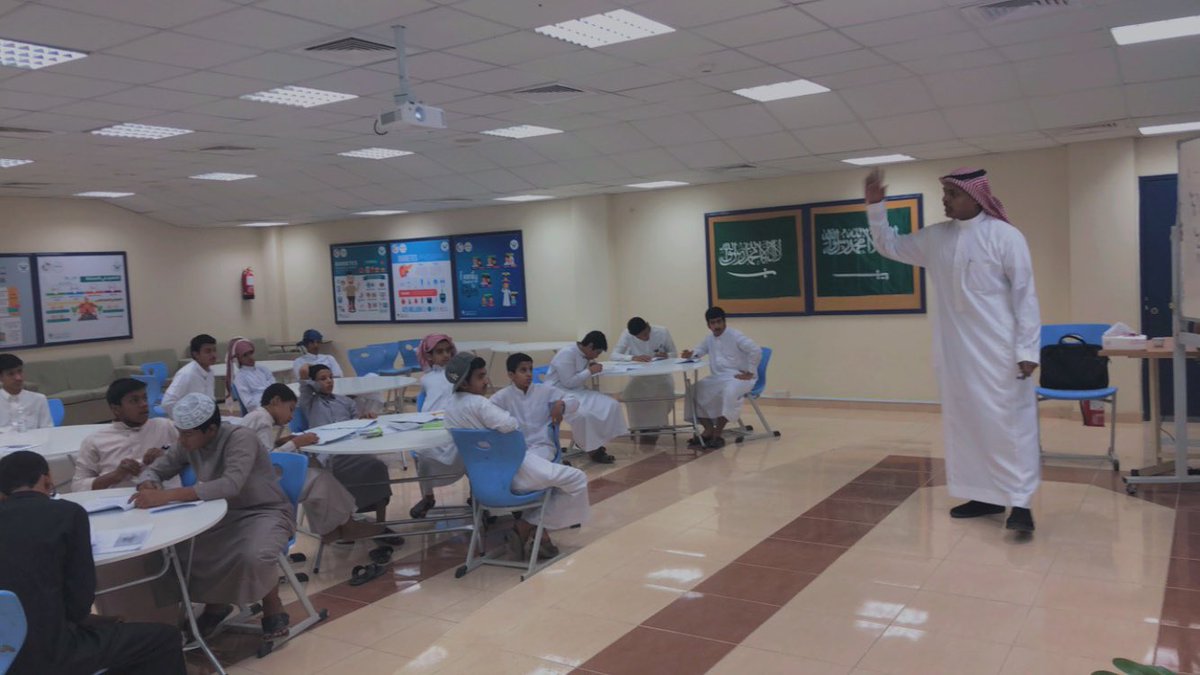 hay1438's tweet photo. جانب من الدورات المقدمة اليوم بتاريخ١٤٤١/٢/١٠ هـ 
دورة مهارات الاتصال ،
ودورة اللغة الإنجليزية،
 ودورة الحاسب الآلي في الانفوجرافيك https://t.co/kdexWXrD2K