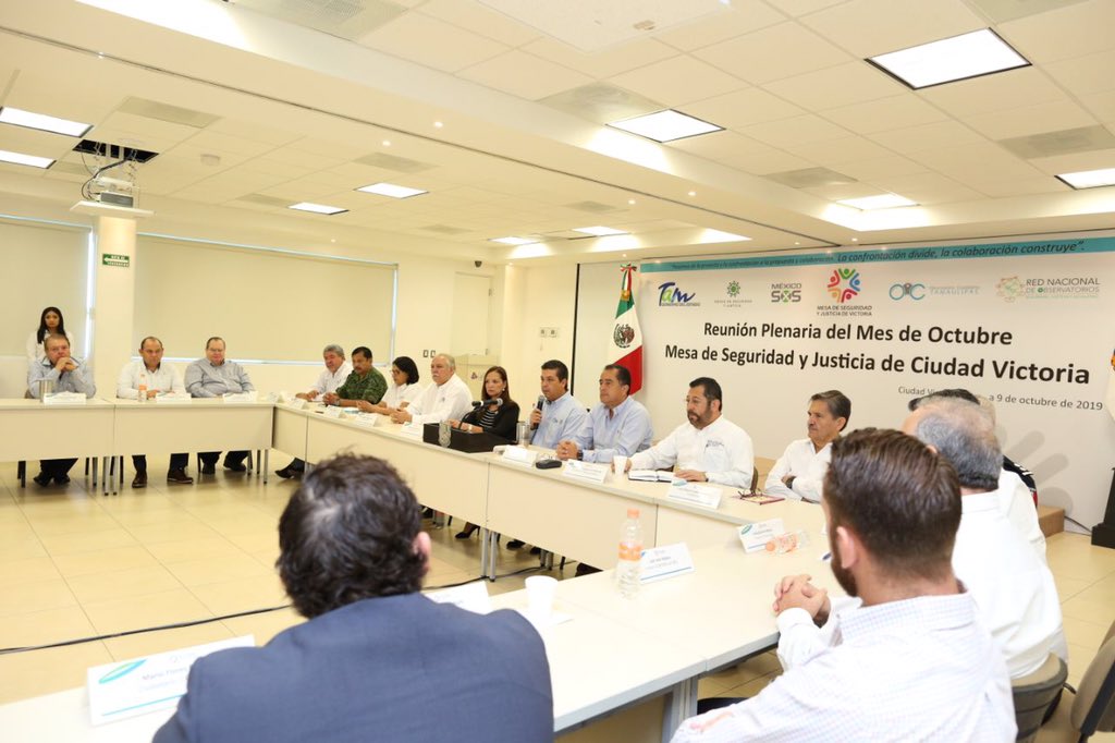 fgcabezadevaca's tweet photo. Se llevó a cabo la reunión plenaria de la Mesa de Seguridad y Justicia de #CdVictoria. Participamos, junto a representantes de la sociedad y sectores productivos, autoridades de @gobtam y @Gob_Victoria, mandos de la @SEDENAmx, @PoliciaFedMx, @FGRMexico, entre otros. @MEXICOSOS https://t.co/C9rentEc2t