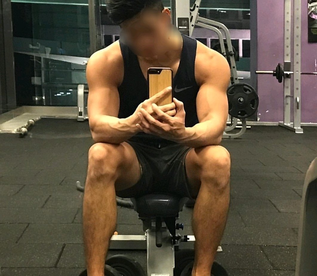foobarguy1's tweet photo. 韩国棒子真是棒极了，和健身教练就是有缘，和首尔的健身教练大战一场。按摩也很专业，你们觉得谁上了谁？转发有视频 https://t.co/2U8jfBcBLh