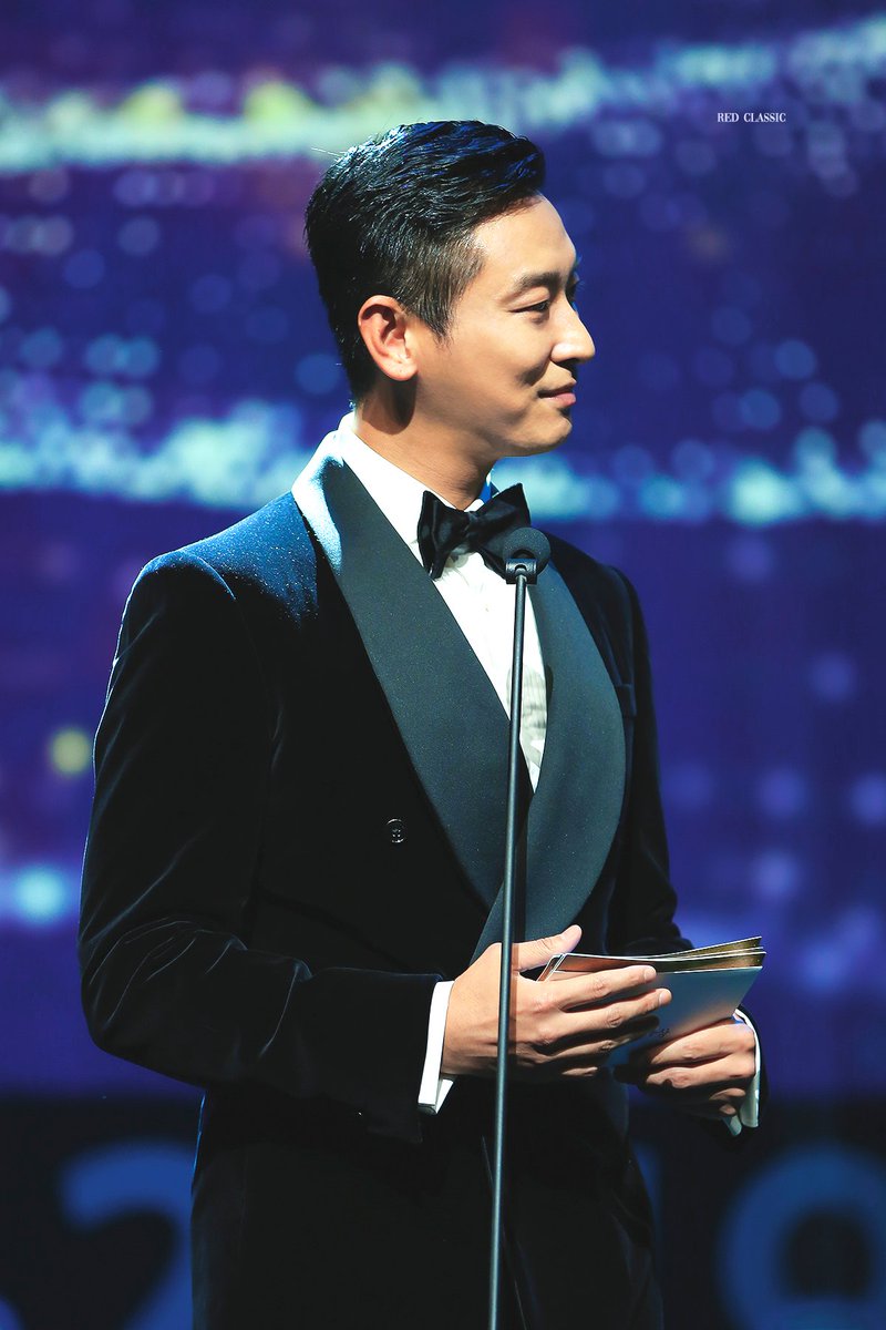 redclassic_0516's tweet photo. 191004 부일영화상
#주지훈 #JUJIHOON https://t.co/DShCwHVrF7