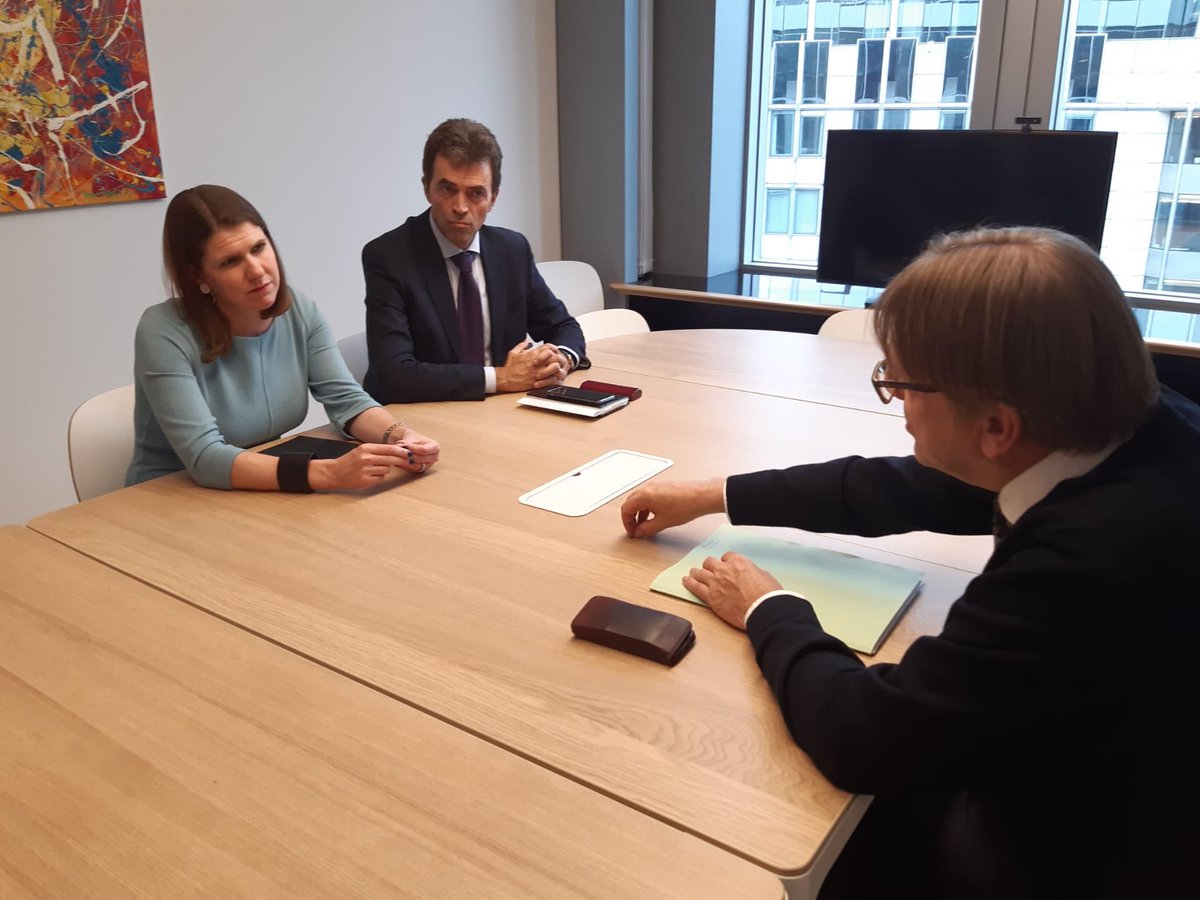 Jo Swinson tweet media