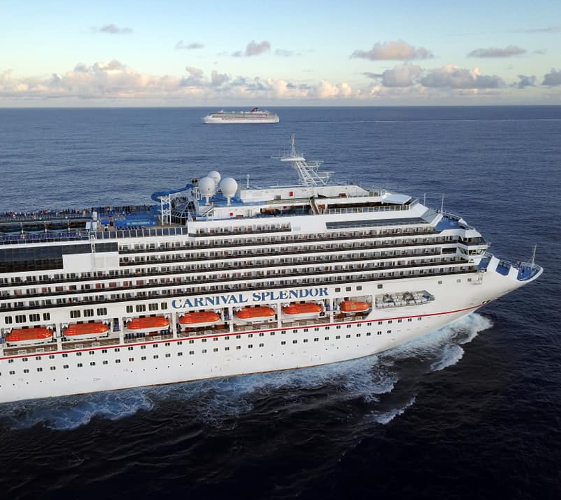 CarnivalCruise's tweet photo. It doesn't happen very often, but last night two ships crossed paths in the middle of the Pacific Ocean: Carnival Splendor &amp; Carnival Legend! #ChooseFun #CarnivalCruise https://t.co/KqEi1VTd1K