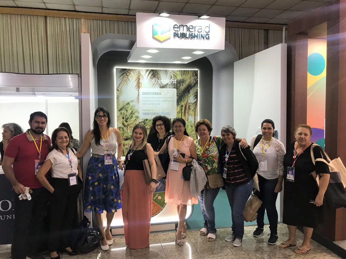 EmeraldLibrary's tweet photo. Obrigado a todos que nos visitaram durante o CBBD 2019 e à @febab pela organização deste evento tão importante para a comunidade bibliotecária! Não esqueçam de postar sua foto com o #EmeraldSnowLeopard e nos ajude a salvá-lo da extinção 😉 https://t.co/vaYslcD2Xw