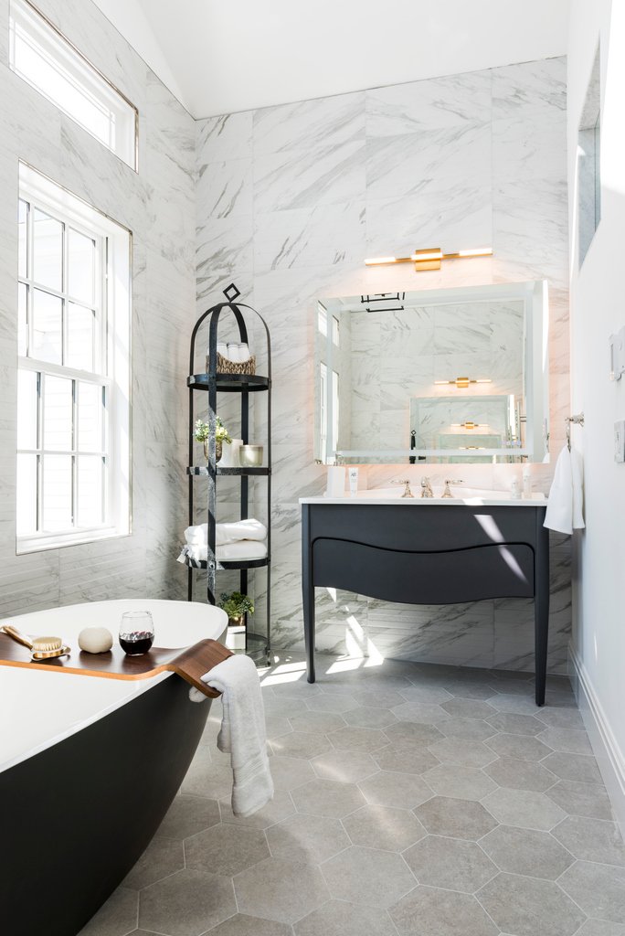MerolaTile's tweet photo. Extending a beautiful tile design from floor to ceiling creates luxurious depth and texture for a spa-like bath space. | 📷: Nat Rea #TOHIdeaHouse2019 https://t.co/PPZQdTNK70