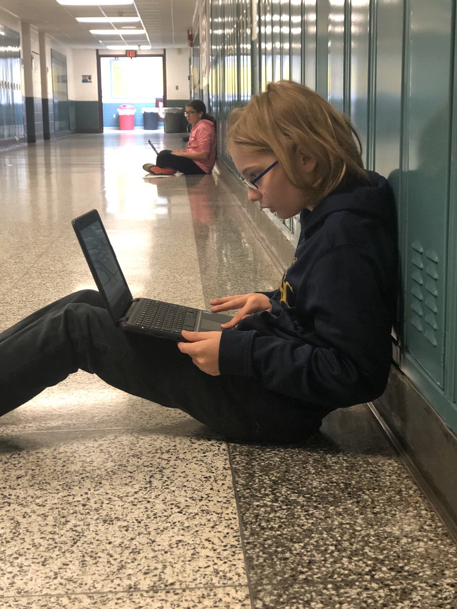 SharonConroy13's tweet photo. Flipgrid in 6th grade with Mrs C #AverillParkCSD #APtransforms https://t.co/nqVsdDn94F