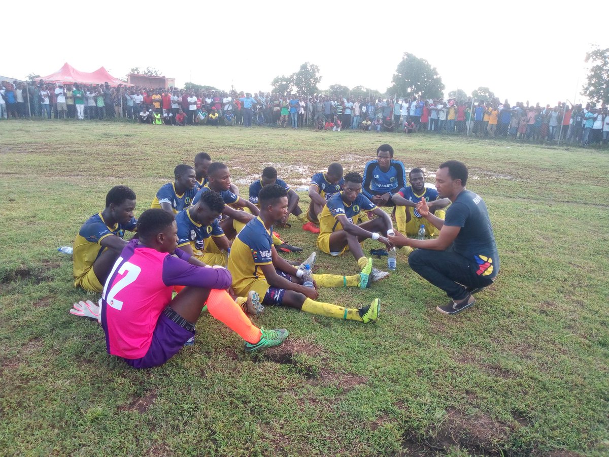 OAUGiants's tweet photo. Pep talk...
#UAMvsOAU #OAUGiants #HiFL2019 https://t.co/6CnkKO2Jls