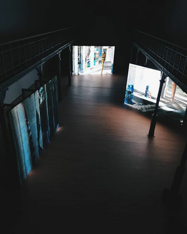 LaraVerlinde's tweet photo. 'The Sky Is On Fire' by Emmanuel Van der Auwera @botanique_bxl #contemporaryart #video #emmanuelvanderauwera https://t.co/klV1kO26Kr https://t.co/xh8JcC7OaJ