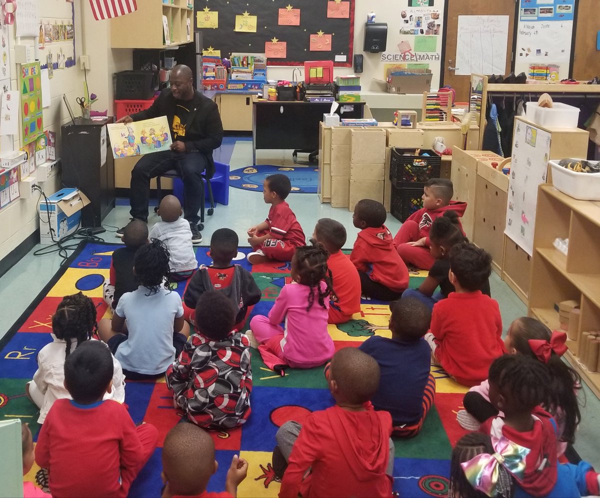PalmettoEagles's tweet image. Thank you principal @Fpollock_jr for coming to read to our Pre-K students during Ga Pre-K week. #llamallama #clusterstrong @Creekside_High @gyimah_whitaker @DawsonJermaine1 @montygb3ll