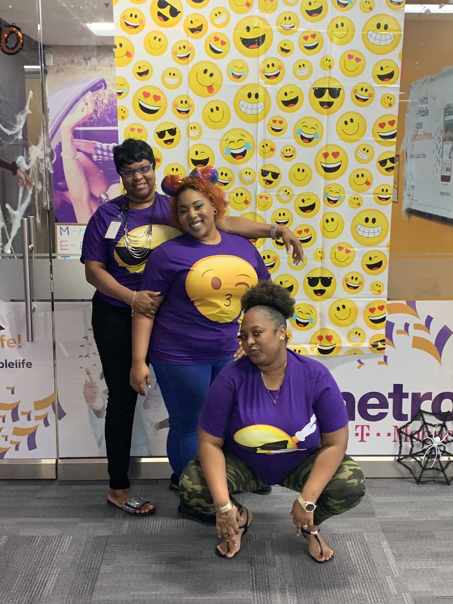 HuieLily's tweet photo. Customer service-Day 2-emoji 😎Day @Josie_MPCS @Greg_MPCS @CarmenV670 #MetroDallas https://t.co/akF0X98xTU