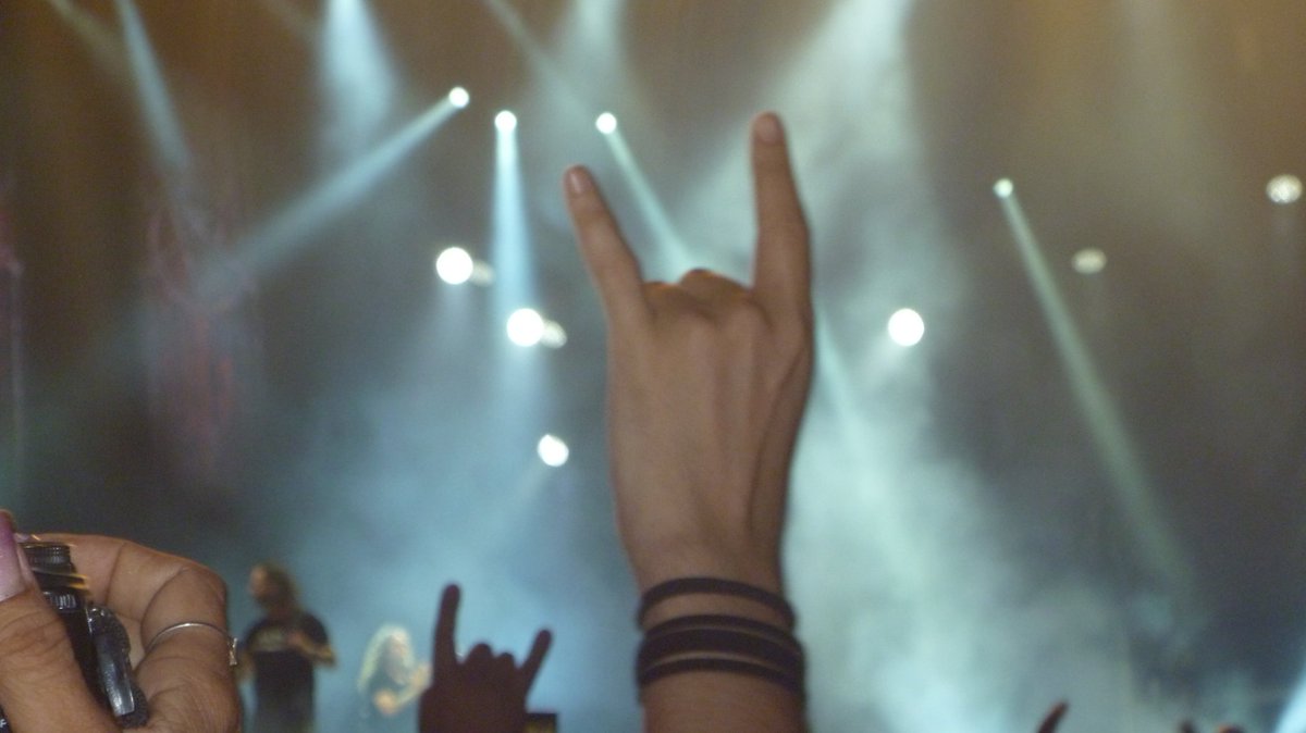 JhonesDepp's tweet photo. Depois de um show insano, Tom Araya, se despede da gente, e eu ainda sem acreditar que vi esses caras ao vivo. Obrigado Slayer!!! π€π»π€π» #HailSlayer https://t.co/unY0iVtp67