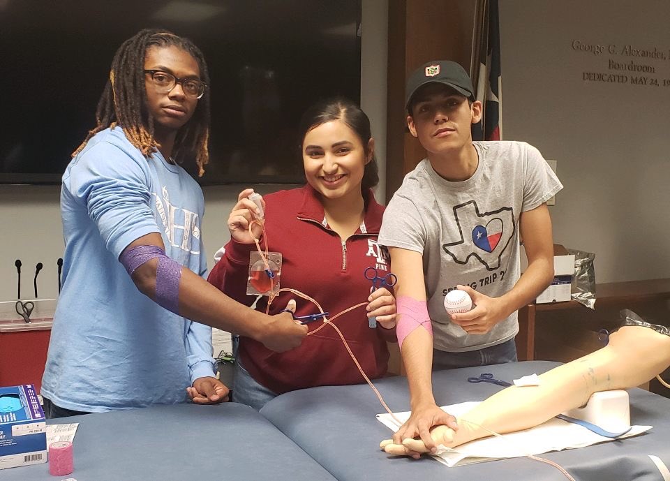 almightyhollins's tweet photo. Donate blood guys π§πΎββοΈπ§πΎββοΈπ
°οΈπ
±οΈππ
ΎοΈ #vampireworkshop #commitforlife https://t.co/RAIjGOZaly