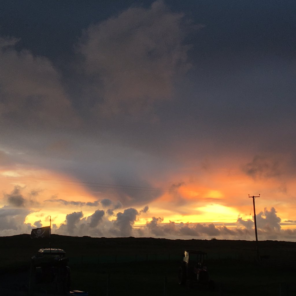 walkingportrait's tweet photo. A quick blast of Tiree to end the summer in a wetsuit #balevullin #thankyouandgoodnight https://t.co/p9xLffpl93