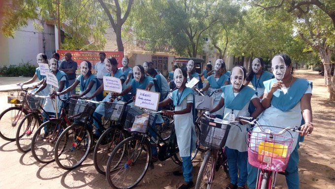 paramiyer_'s tweet photo. NSS students from Thoothukudi, Tamil Nadu, are sensitising  people on limiting the usage of Single-Use Plastics through an innovative cycle rally. Sharing a glimpse. #SHS2019 @swachhbharat https://t.co/RJYAfQMA95