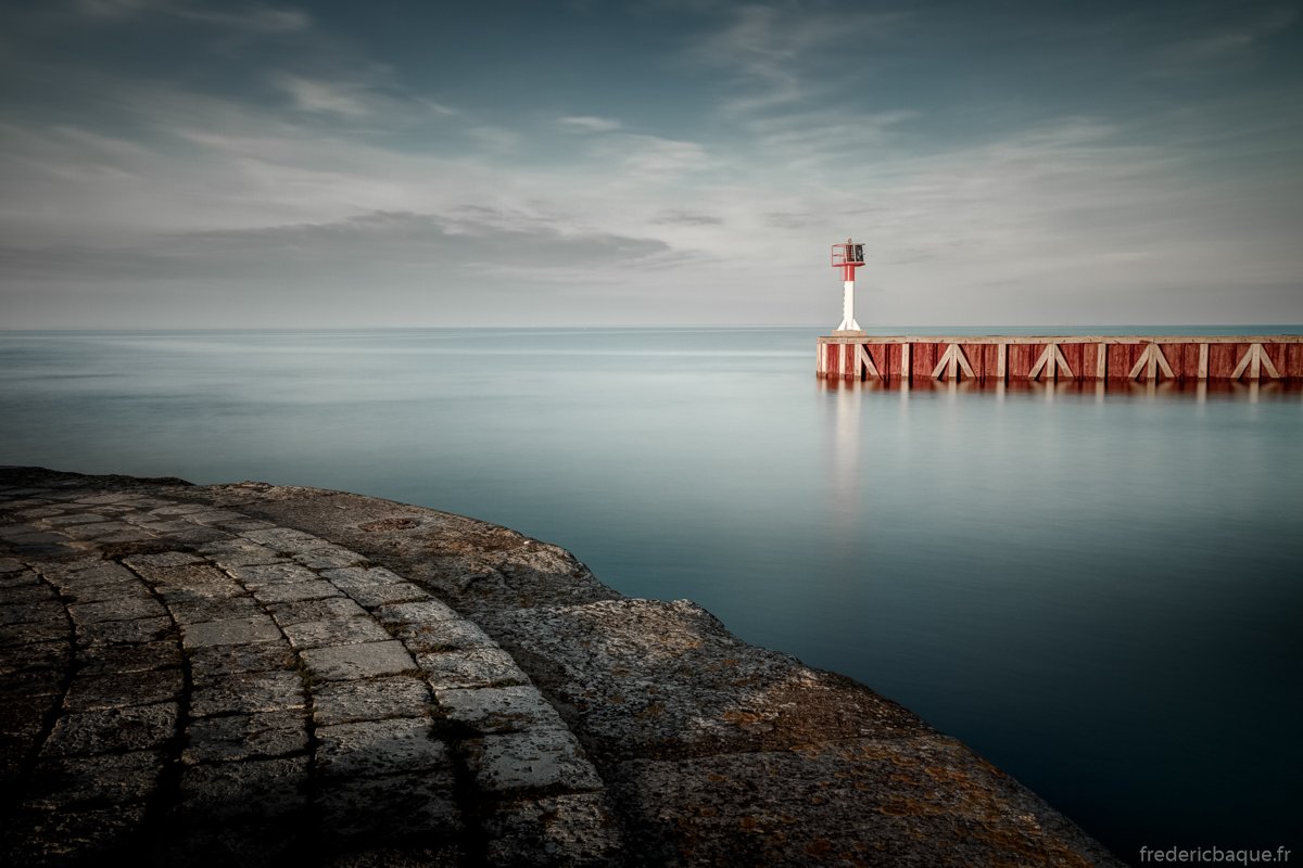 FredericBaque's tweet photo. "L'entrée du port"
#iledere #charentemaritime #ilederé #saintmartinderé #portdesaintmartinderé #ocean #atlantique #light #phare #lighthouse
#poselongue📷 #chenal #rade #mole #jetee #sky #ciel
#destinationiledere #ilederetourisme https://t.co/Q2VQtsEbX7