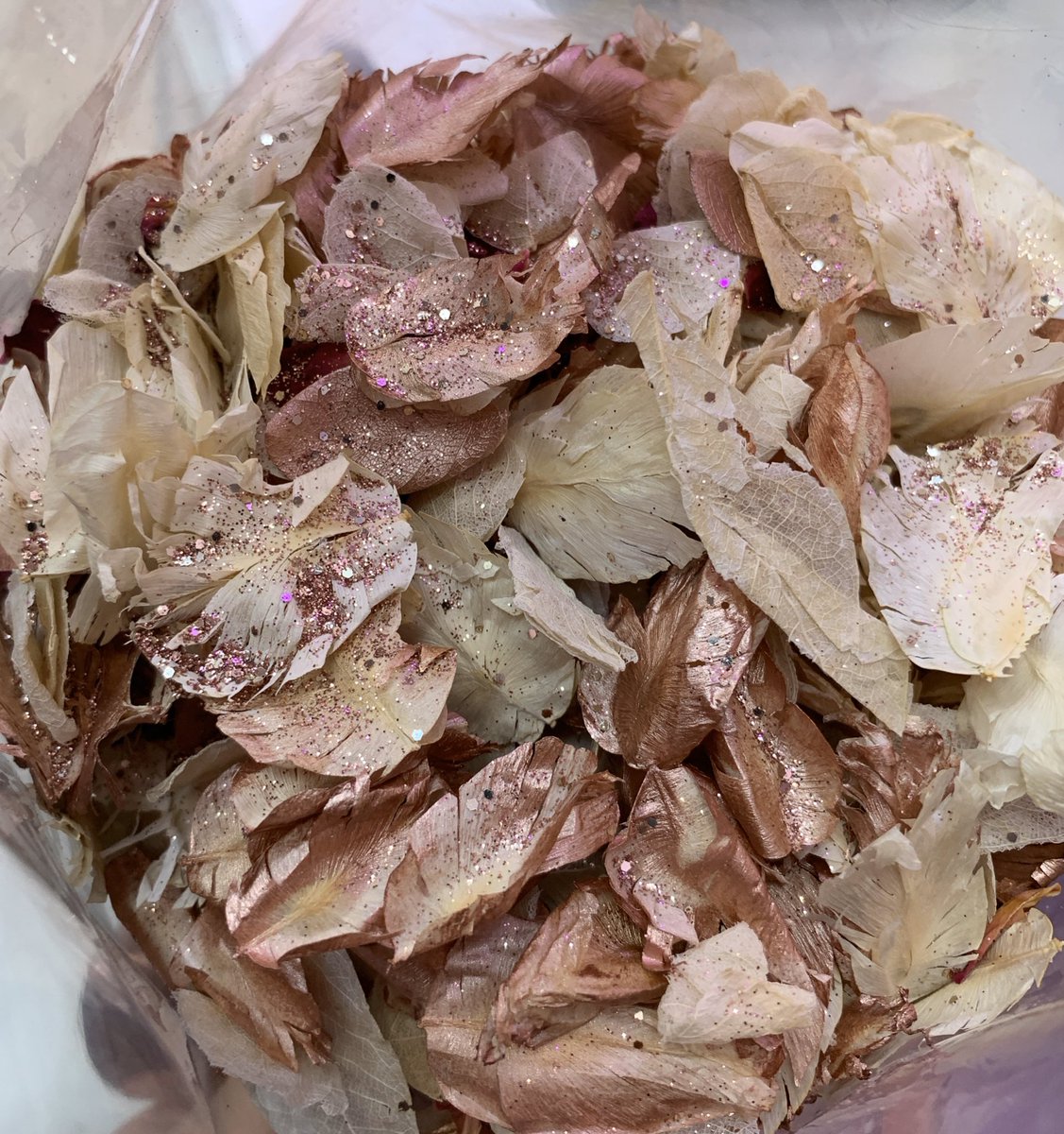 Super pretty biodegradable rose gold glitter 😍 #biodegradableglitter #wedding #weddingconfetti #confetti