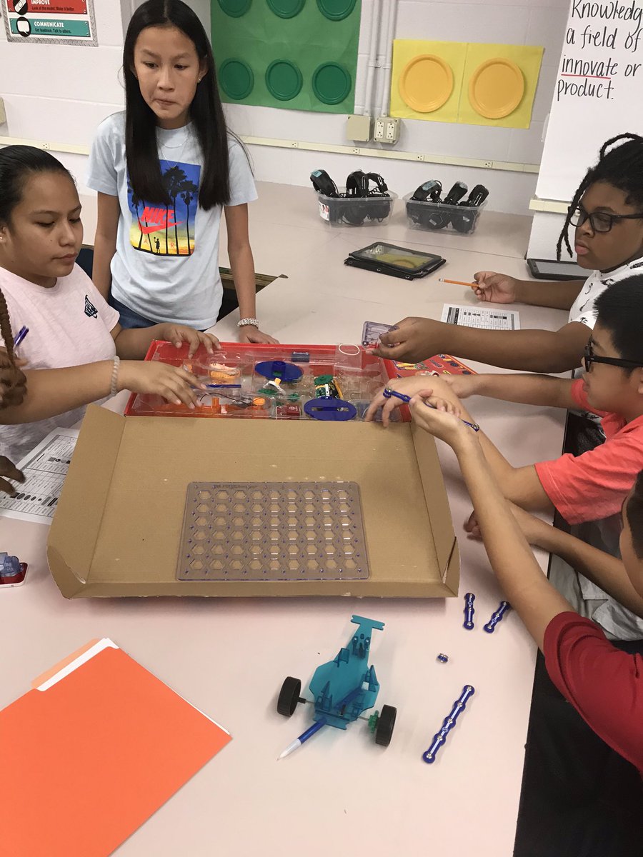 OhSnap_MsB's tweet image. The kiddos are exploring their Snap Circuit Kits #Robotics #STEM #EngineersAtWork