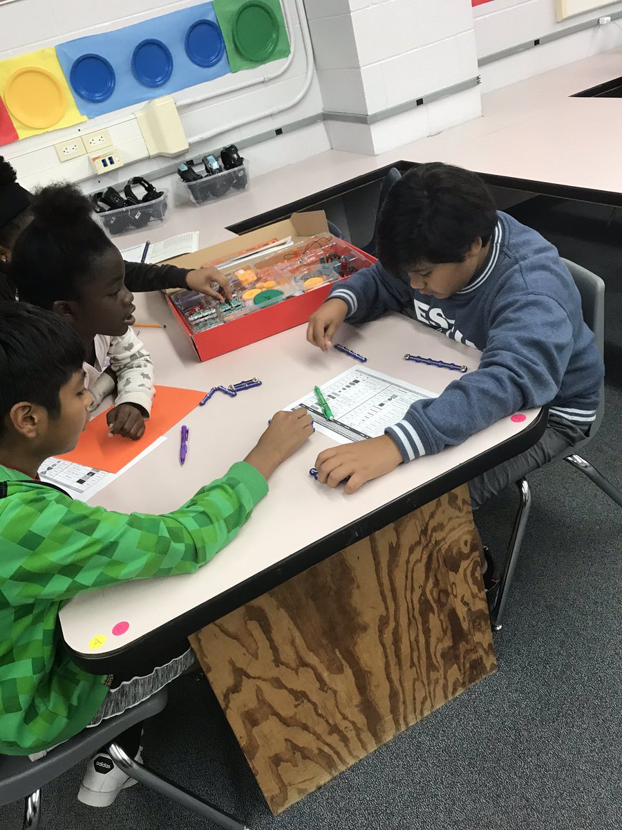 OhSnap_MsB's tweet image. The kiddos are exploring their Snap Circuit Kits #Robotics #STEM #EngineersAtWork
