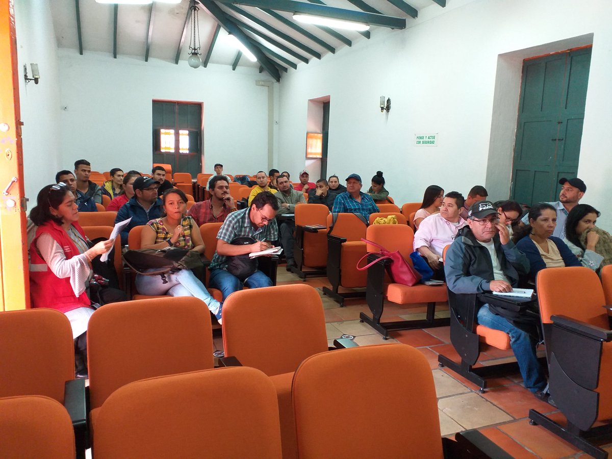 torresgiraldo06's tweet photo. Hoy @GobAntioquia @AgriculturAnt con la gran #Ruedaton y con @SENA_Antioquia @ADR_Colombia iniciando curso de extensión agropecuaria en el marco de la ley #SNIA en el centro la #Salada https://t.co/jV5sl0L8I9