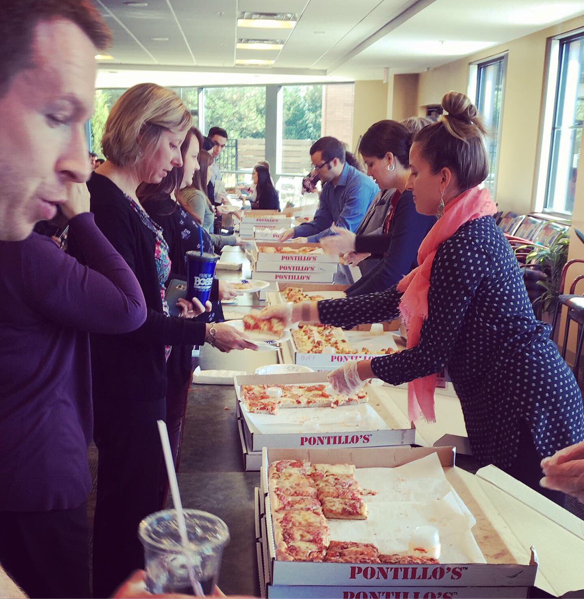 team_weshare's tweet photo. 🍕Happy Service Week🍕 
Our fierce leaders Lisa &amp; Brad, and the rest of the the Agency Leadership team in Roc City, are serving pizza for lunch!
#teamweshare 
#WeAreESR
#paychex 
#paychexproud
#paychexagency
#servicelife 
#paychexservicelife 
#customerserviceweek 
#serviceweek https://t.co/gcXWR39wBX
