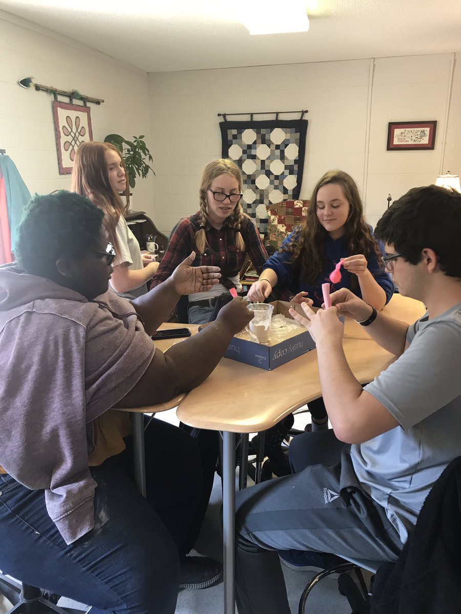 MAI_HardyMath's tweet photo. Making stress balls in Innovation. Fun but stressful 😉 @MAI_Principal @MAICenturions @MAICounselor https://t.co/3SAiIWuYLU