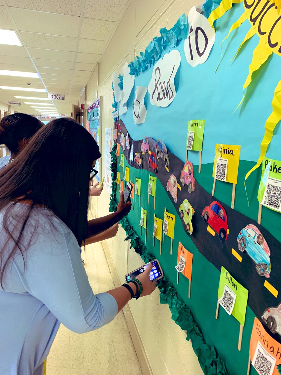 Our Methods Block <a href="/MontevalloTES/">UM Teacher Education</a> students had an AMAZING morning <a href="/VHCahabaHeights/">VH CahabaHeights</a> #learningwithoutlimits  #UMEdTech  <a href="/JasonBostic/">Jason Bostic</a>