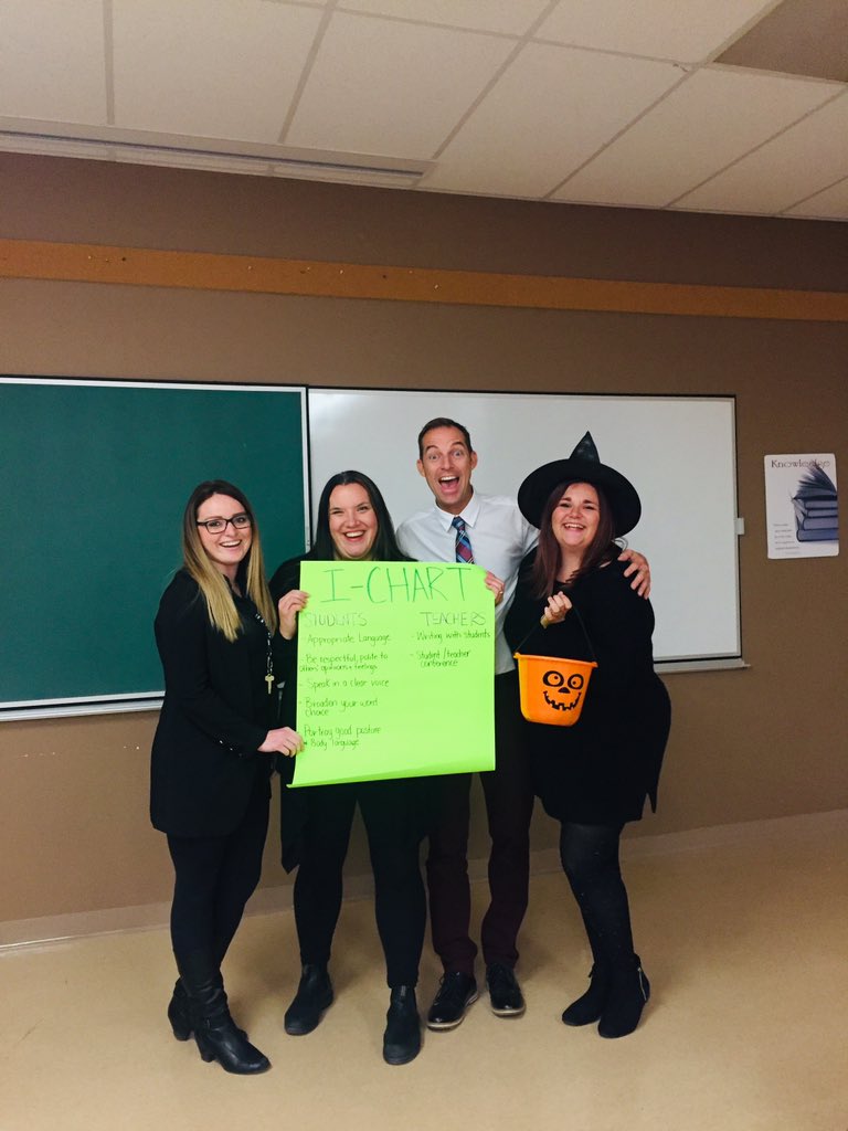 AimeeBrazil1's tweet photo. #Ed3660#PresentationNight #learningfromoneofthebest @Grade5Woolgar https://t.co/PL21UtKXnH