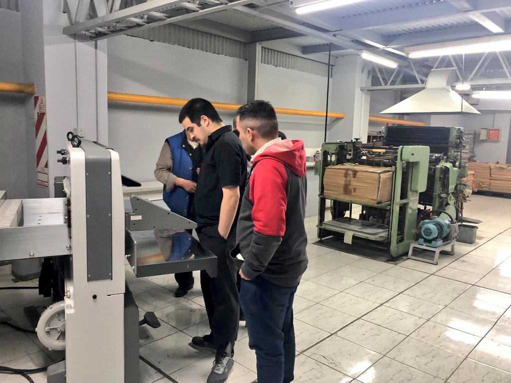 PrensaCENT11's tweet photo. Estudiantes de 3° año de Comunicación Social, en el marco de la asignatura Actualidad Informativa, visitan medios periodísticos de #RioGrande #TierradelFuego https://t.co/Zkr0e4H2MZ