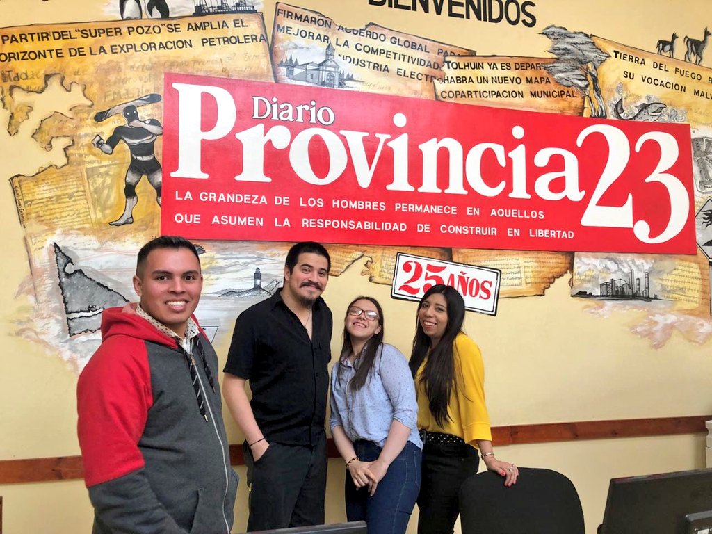 PrensaCENT11's tweet photo. Estudiantes de 3° año de Comunicación Social, en el marco de la asignatura Actualidad Informativa, visitan medios periodísticos de #RioGrande #TierradelFuego https://t.co/Zkr0e4H2MZ