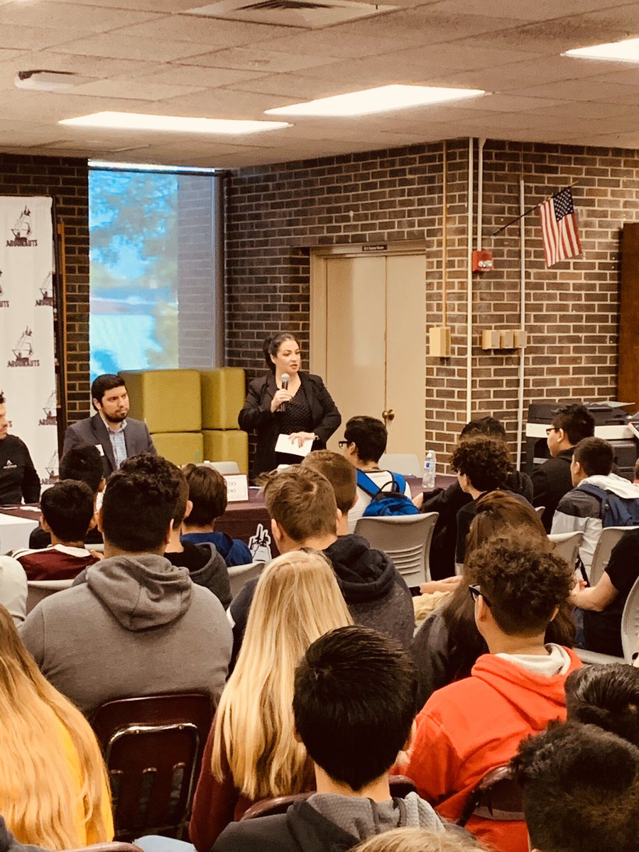 ArgonautActivi1's tweet photo. Thank you to our Hispanic Heritage Alumni Speakers who visited Argo Community High School. #argopride #argo100years #argocommunitystrong #argocommunityhighschool #argoalumni https://t.co/zGXmO7GihX